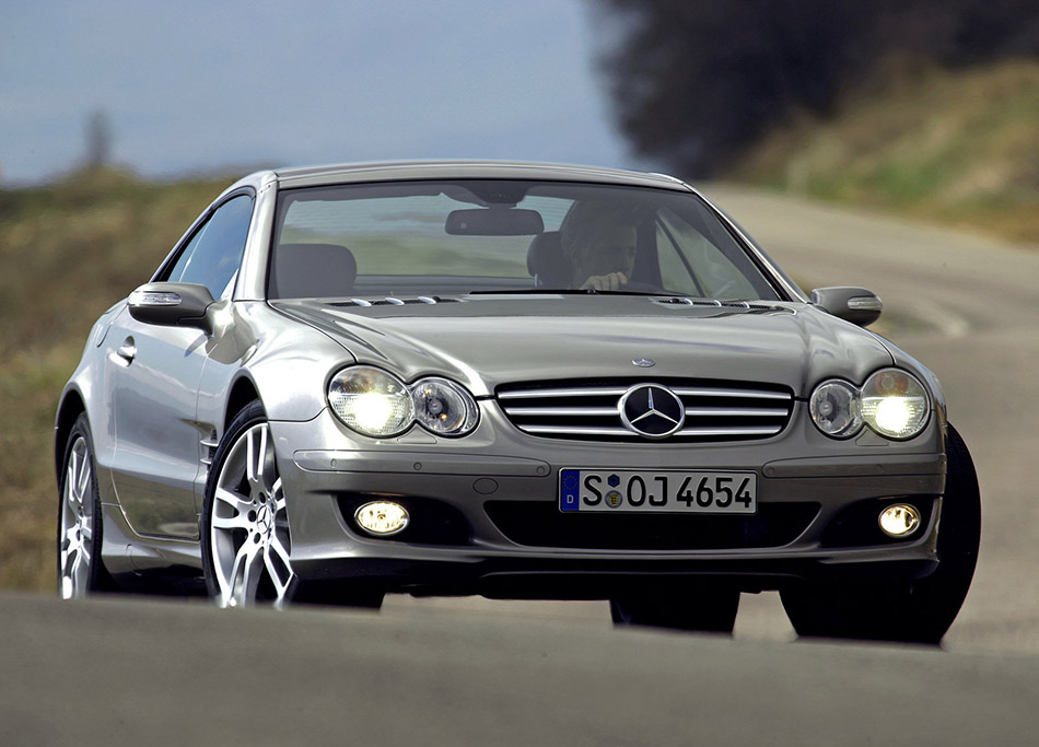 2006 Mercedes-Benz SL500 Front Angle