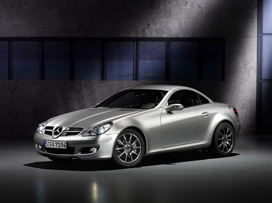 2007 Mercedes-Benz SLK Edition 10 Front Angle