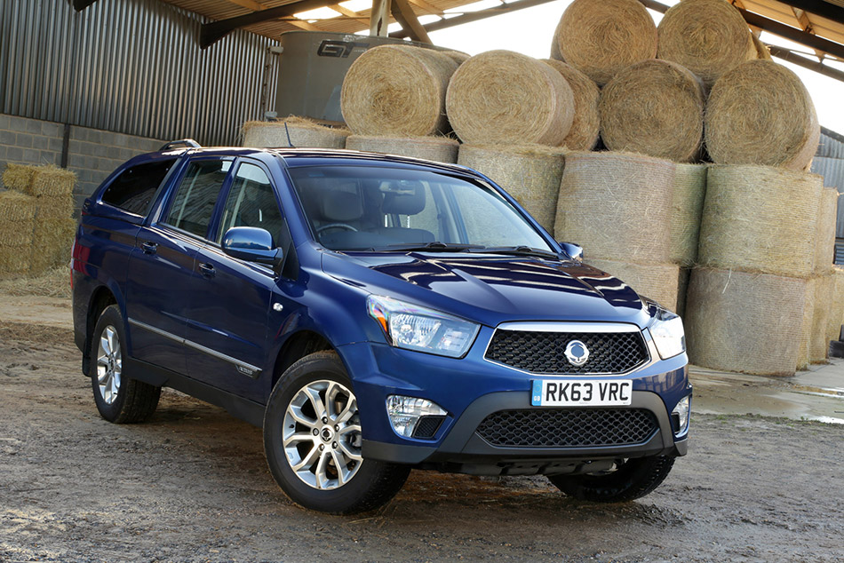 2014 SsangYong Korando Sports Pick-Up Front Angle