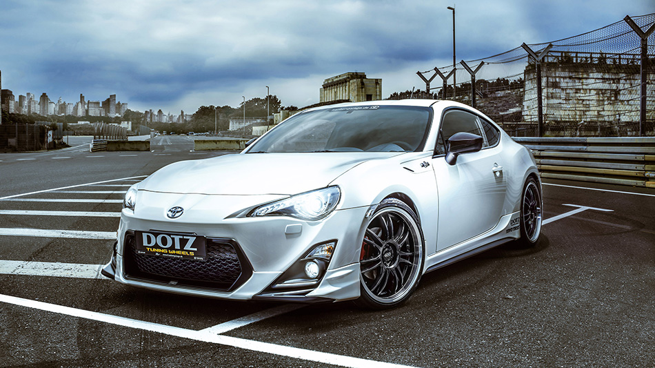 2014 Dotz Shift Toyota GT8 Front Angle