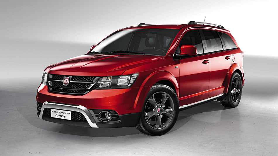 2014 Fiat Freemont Cross Front Angle