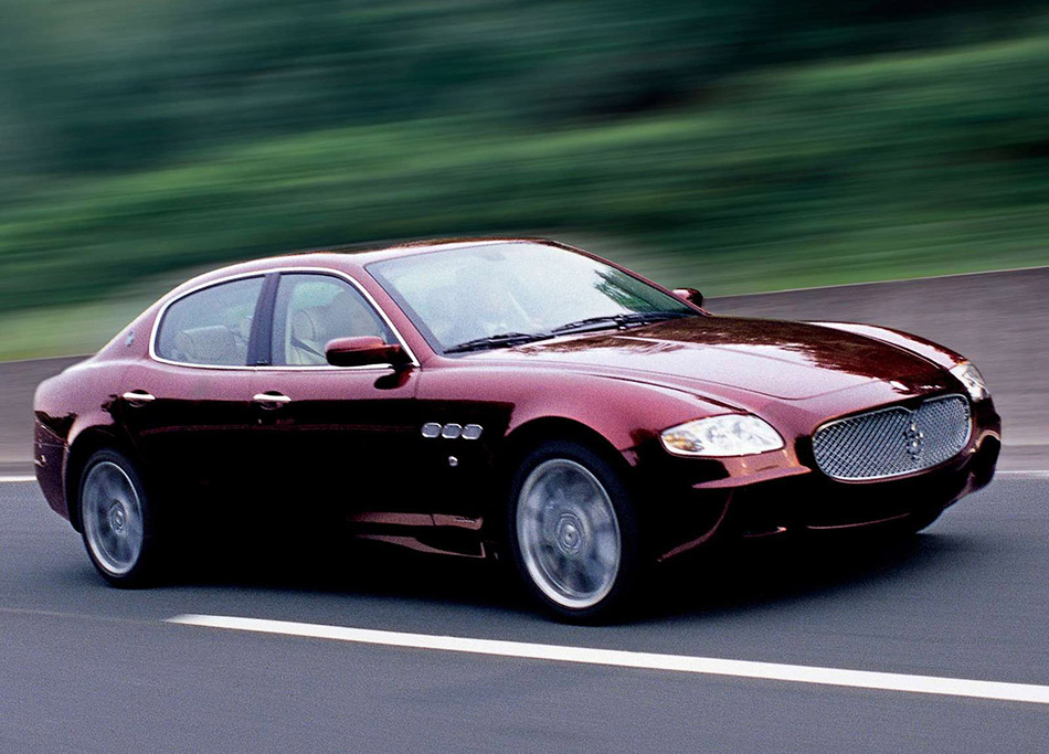 2006 Maserati Quattroporte Executive GT Front Angle