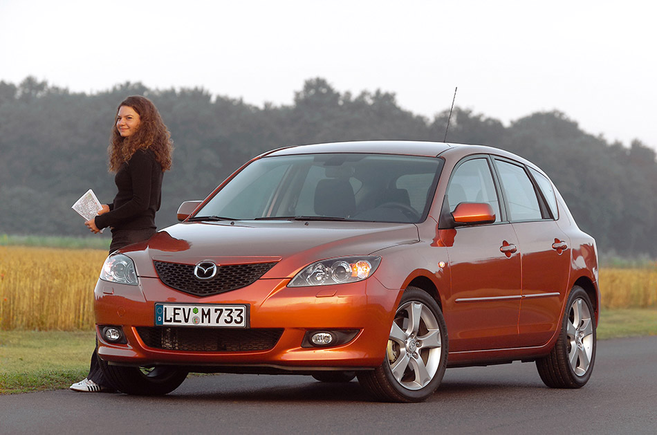 2004 Mazda 3 Hatchback Front Angle