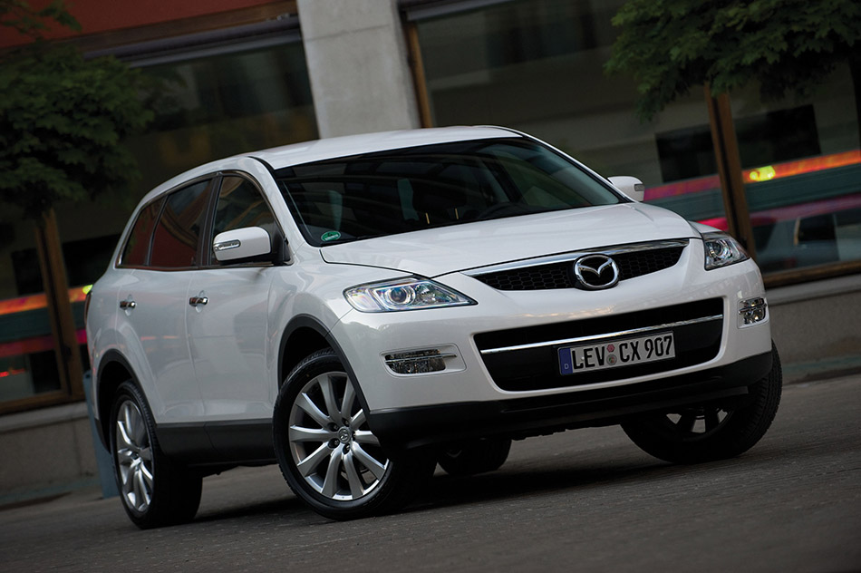 2009 Mazda CX9 Front Angle