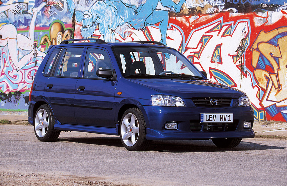 2000 Mazda Demio Front Angle