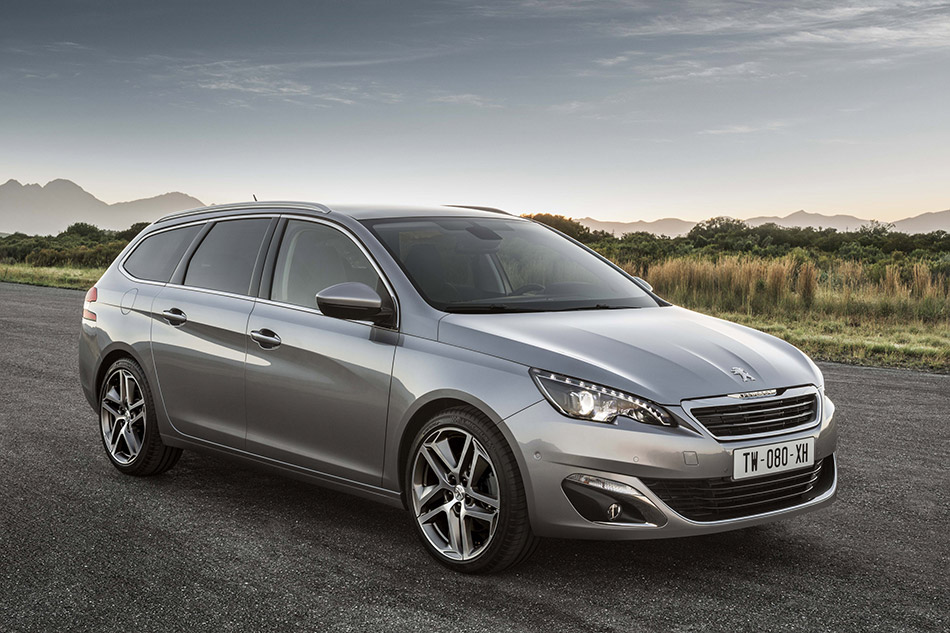 2014 Peugeot 308 SW Front Angle