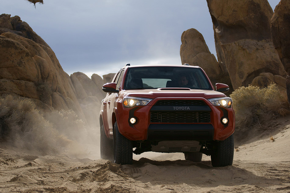 2015 Toyota 4Runner TRD Pro Series Front Angle