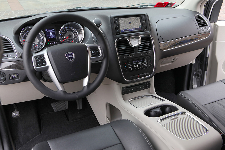 2012 Lancia Voyager Interior