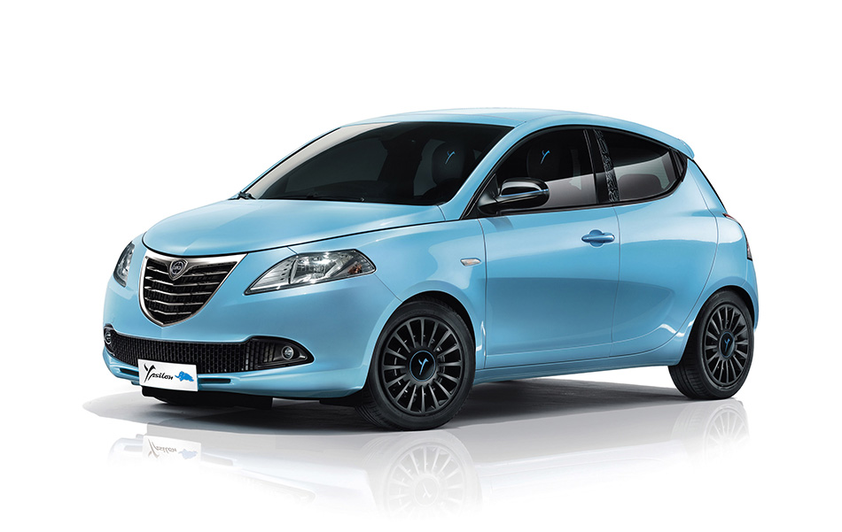 2013 Lancia Ypsilon Elefantino Front Angle