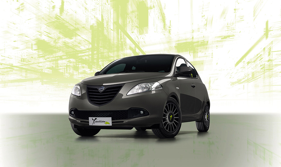 2014 Lancia Ypsilon Elefantino Front Angle