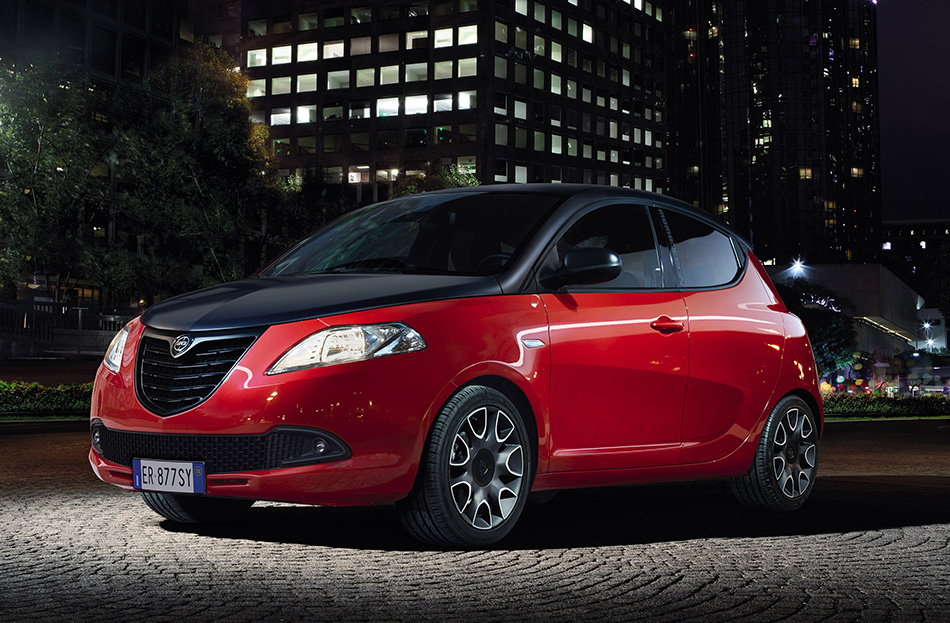 2013 Lancia Ypsilon S MOMODESIGN Front Angle