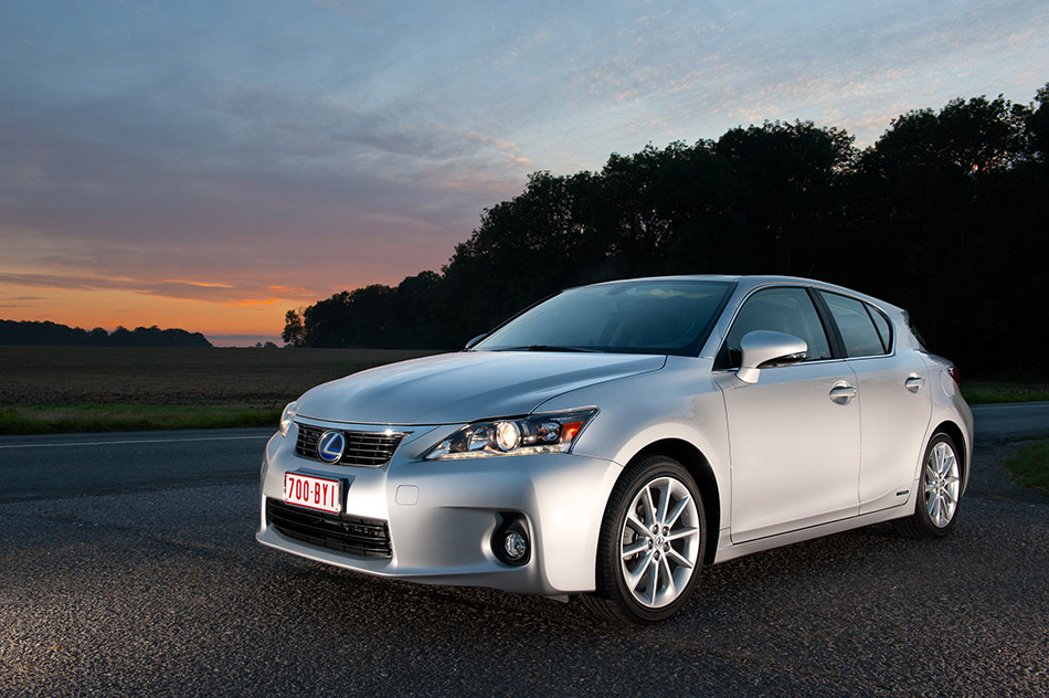 2011 Lexus CT 200h Front Angle