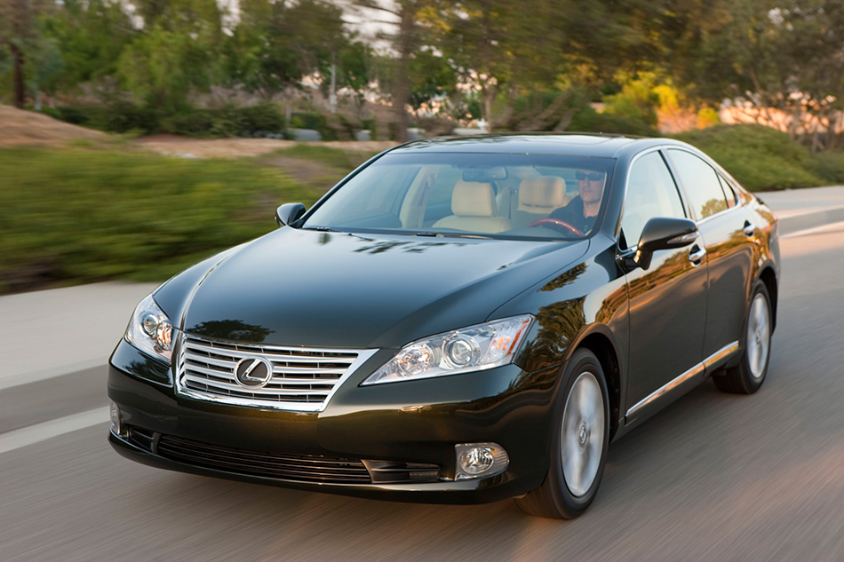 2010 Lexus ES 350 Front Angle