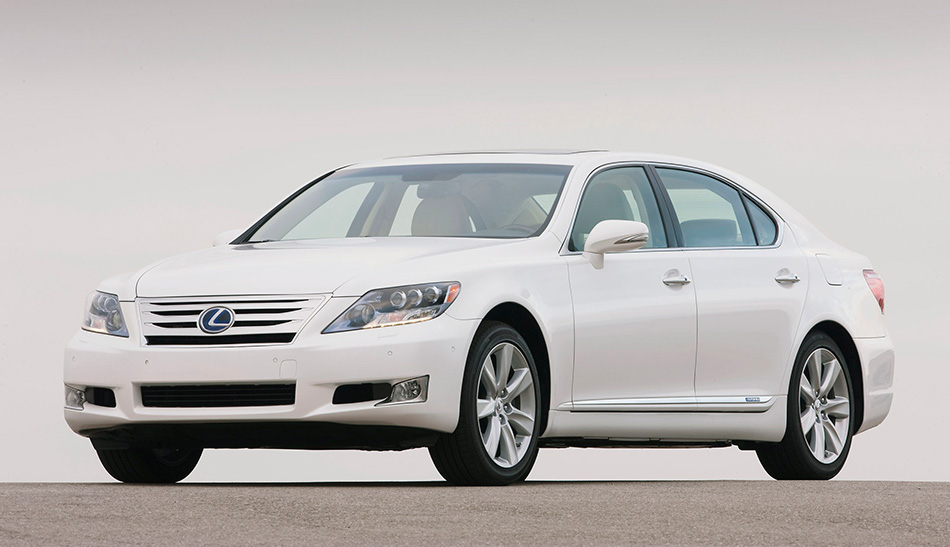 2010 Lexus LS 600h Front Angle