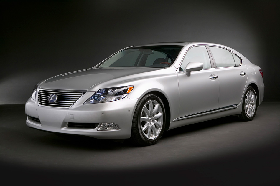 2009 Lexus LS 600h L Front Angle