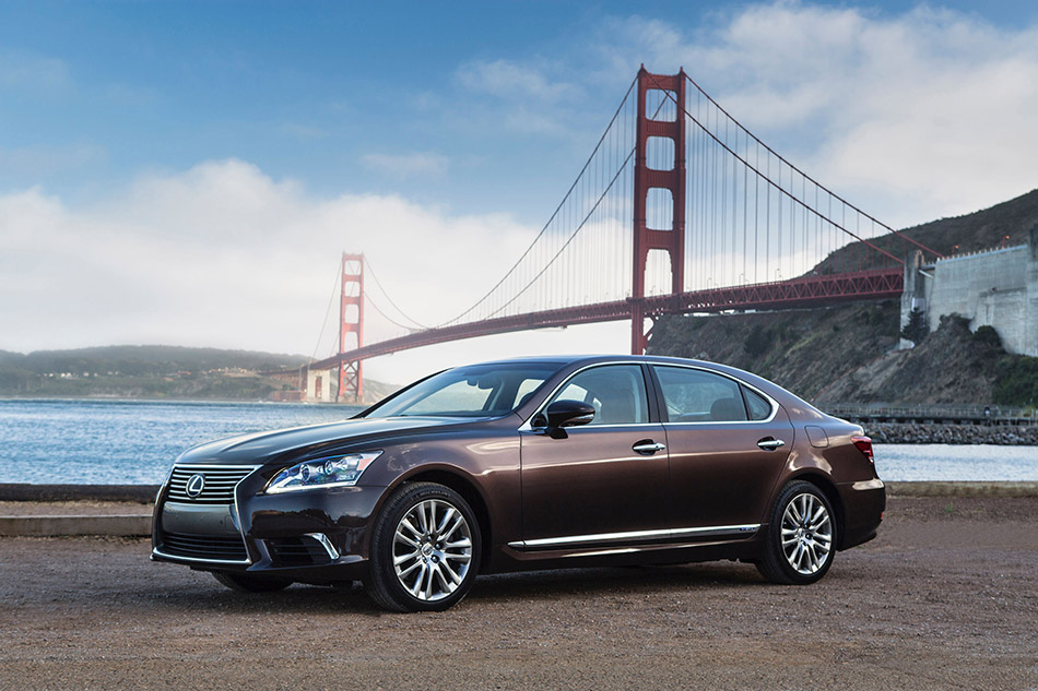 2013 Lexus LS 600h L Front Angle