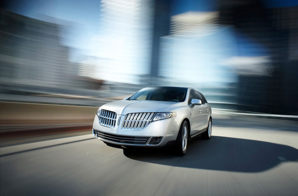 2010 Lincoln MKT Front Angle