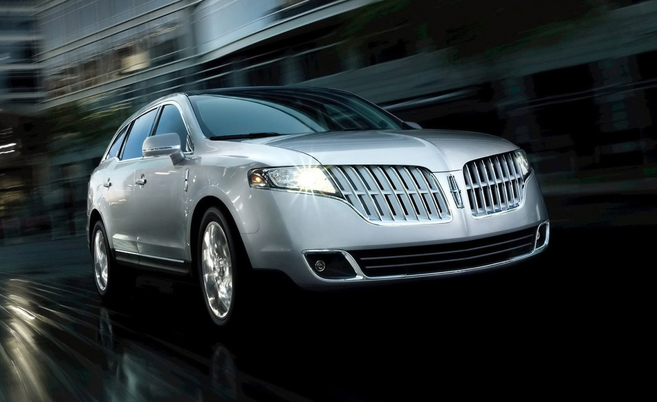 2011 Lincoln MKT Front Angle
