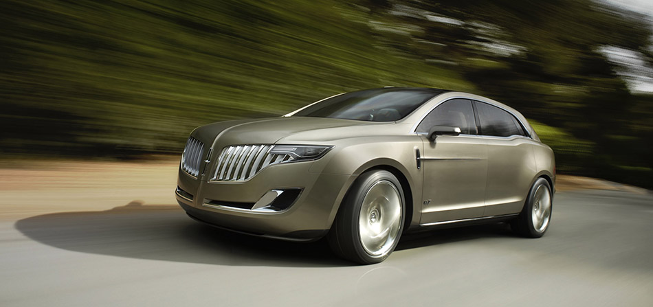 2008 Lincoln MKT Concept Front Angle