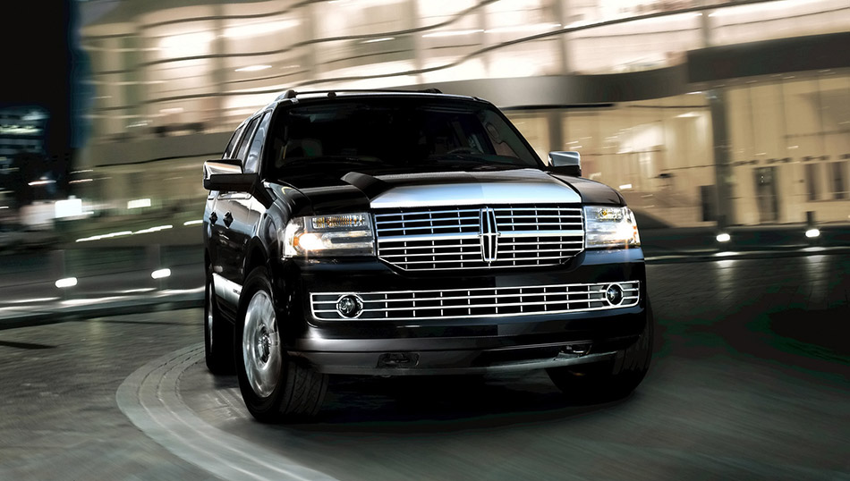 2008 Lincoln Navigator Front Angle