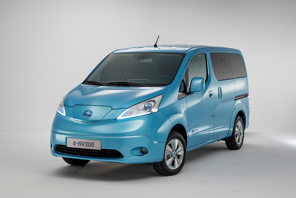 2015 Nissan e-NV200 Front Angle