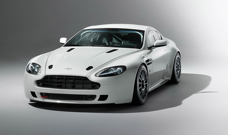 2014 Aston Martin Vantage GT4 Front Angle