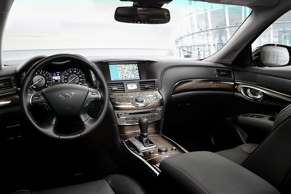 2015 Infiniti Q70L Interior