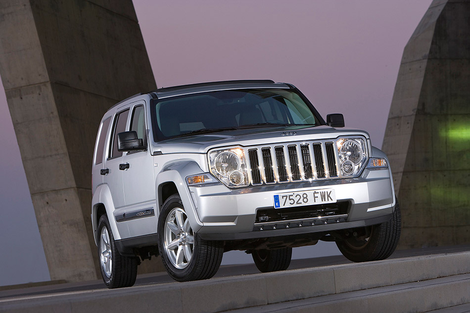 2008 Jeep Cherokee Front Angle