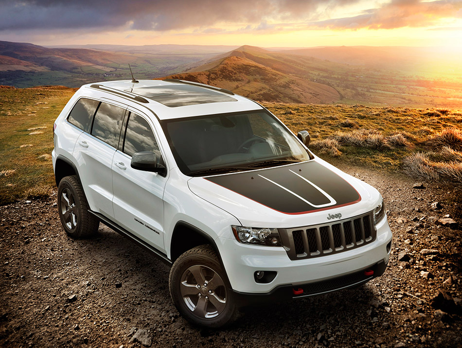 2013 Jeep Grand Cherokee Trailhawk Front Angle