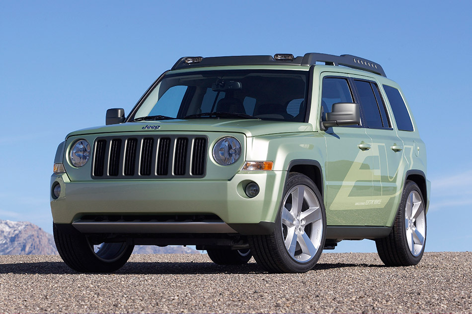 2009 Jeep Patriot EV Front Angle