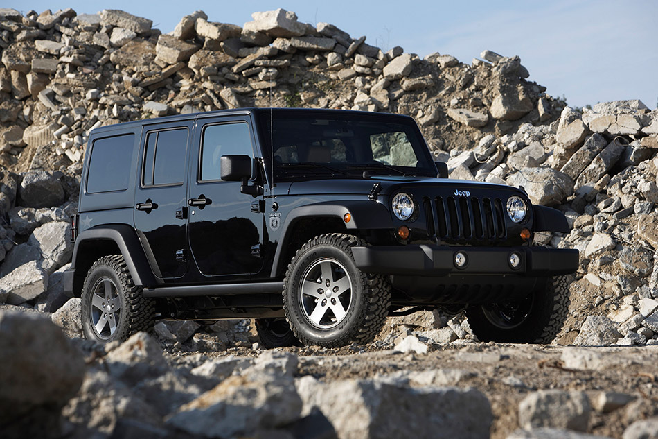 2011 Jeep Wrangler Call of Duty Black Ops Front Angle