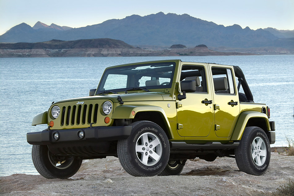 2007 Jeep Wrangler Unlimited Front Angle