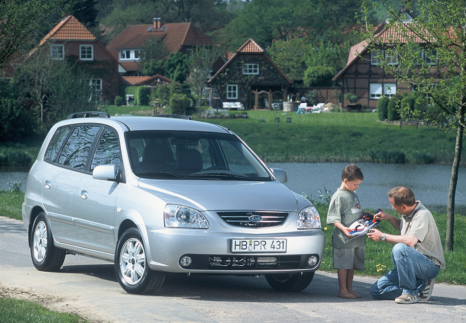 2006 Kia Carens Front Angle