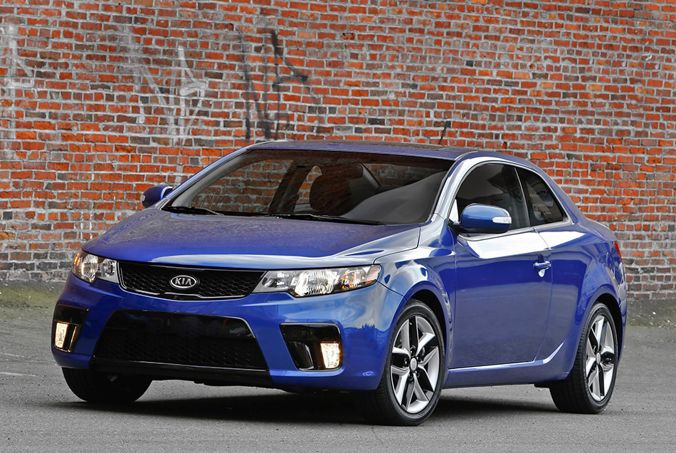 2012 Kia Forte Koup Front Angle