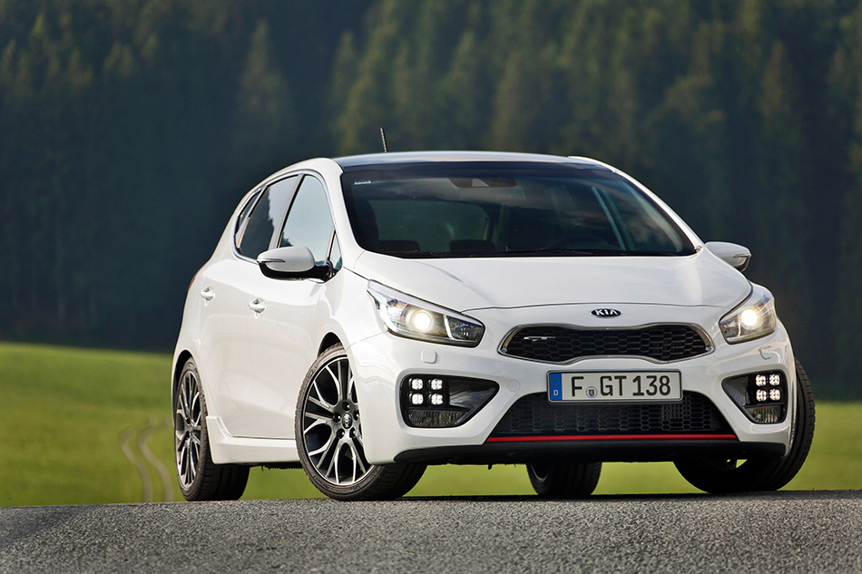 2014 Kia Pro Ceed GT 5-door Front Angle