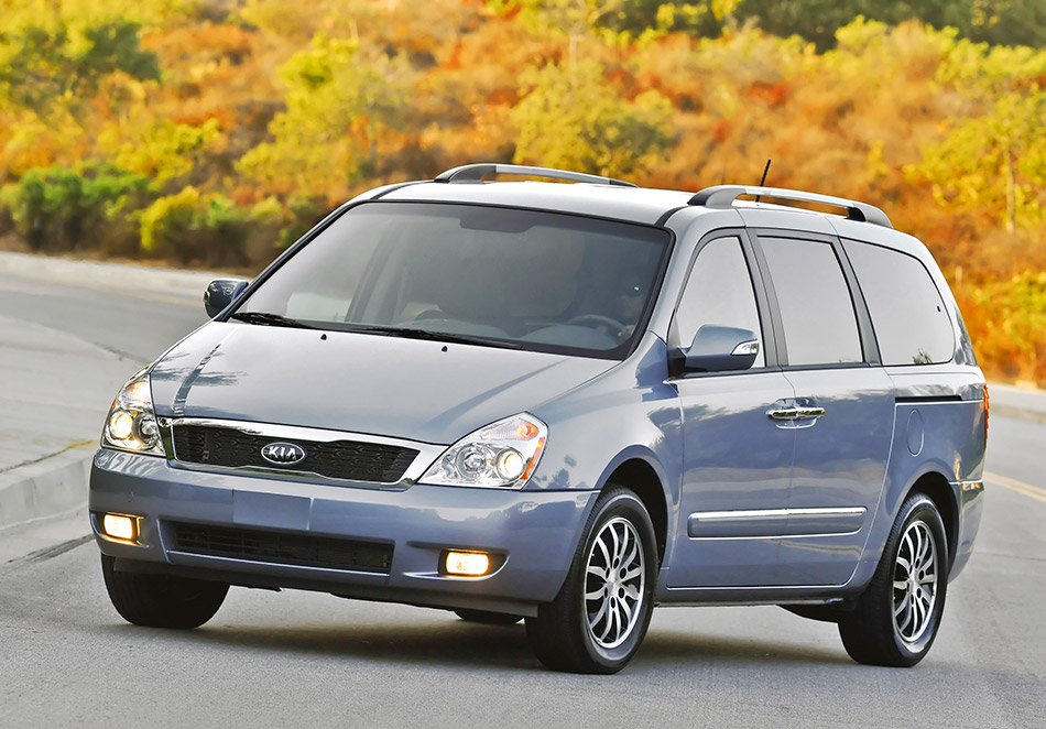 2012 Kia Sedona Front Angle