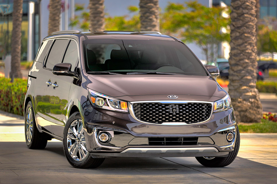 2015 Kia Sedona Front Angle