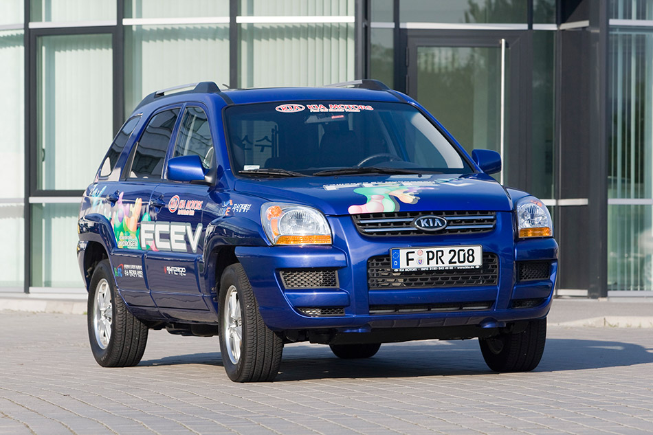 2008 Kia Sportage FCEV Front Angle