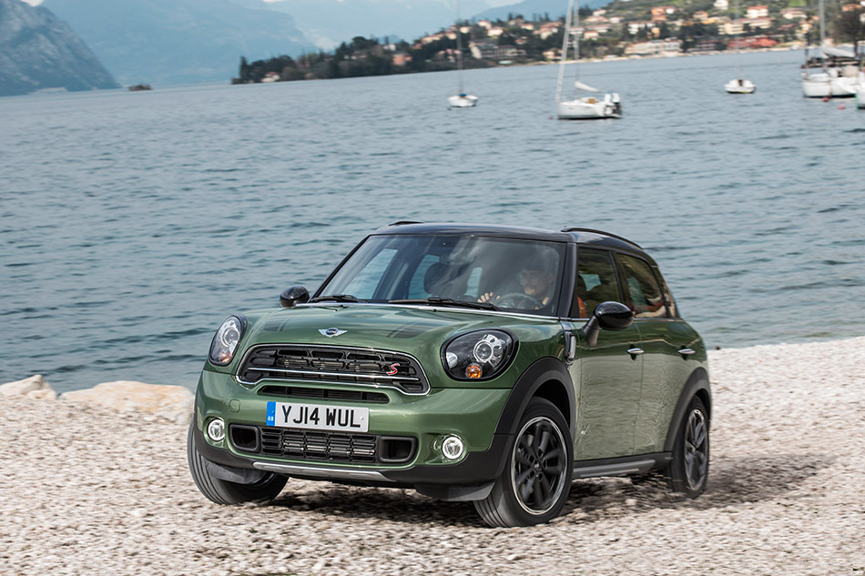 2014 Mini Countryman Front Angle