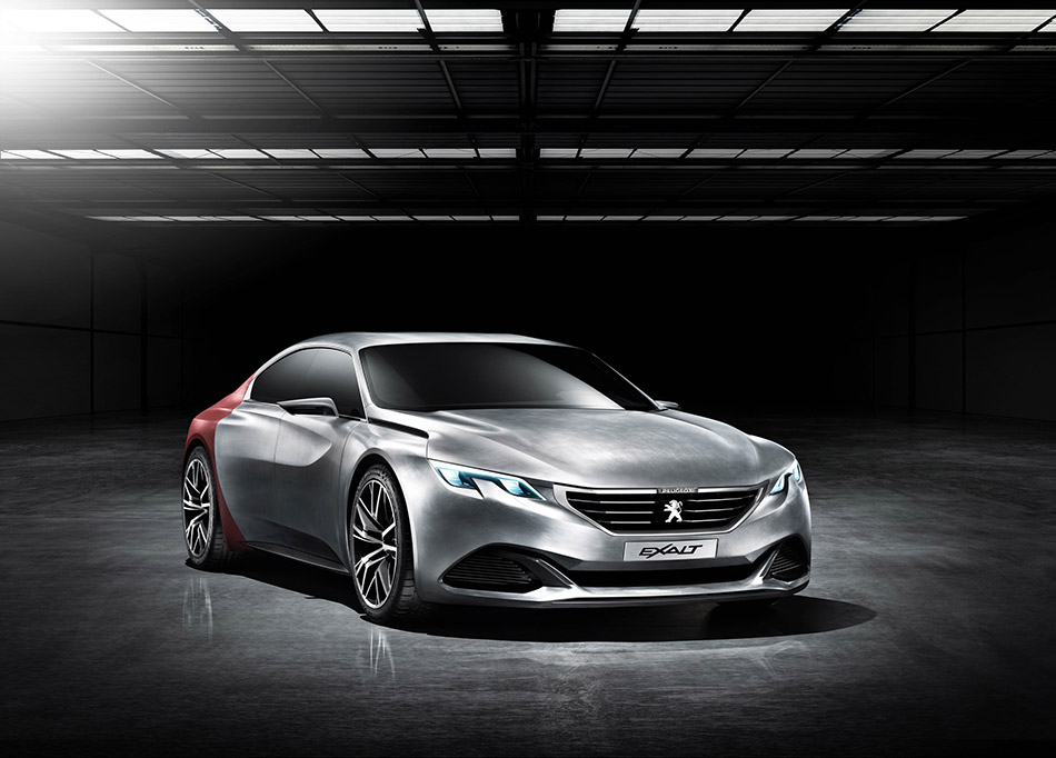 2015 Peugeot EXALT Concept Front Angle