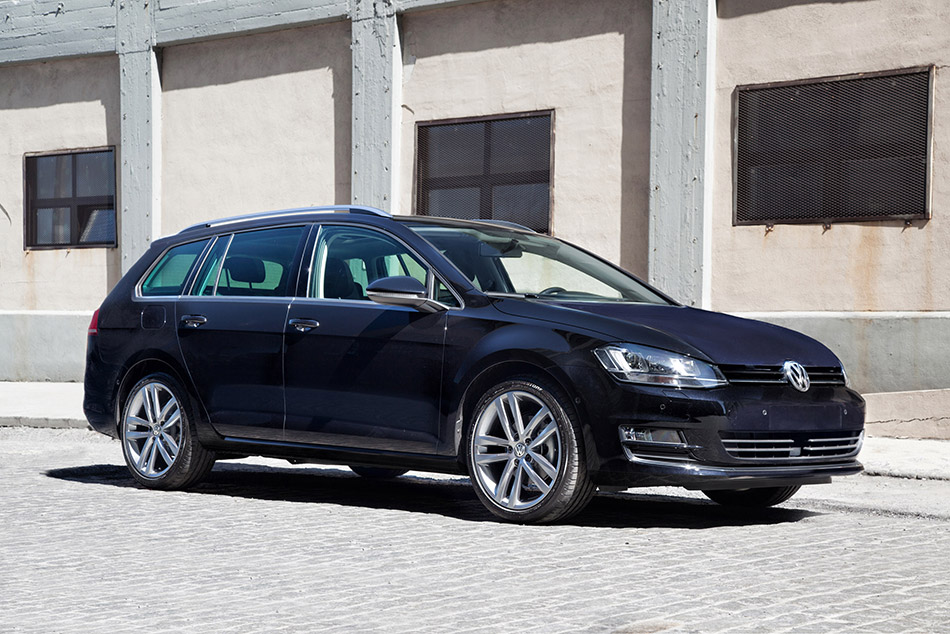 2015 Volkswagen Golf SportWagen 4MOTION Front Angle