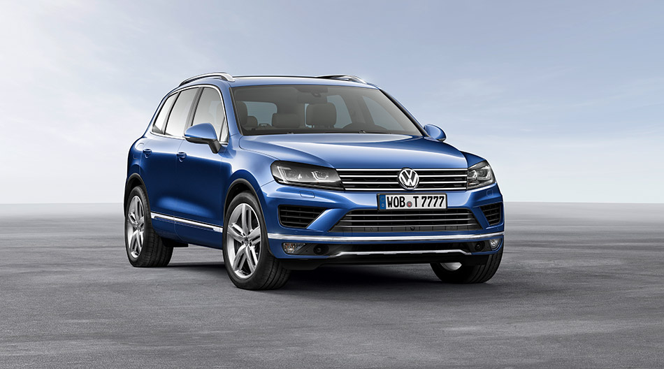2015 Volkswagen Touareg Front Angle