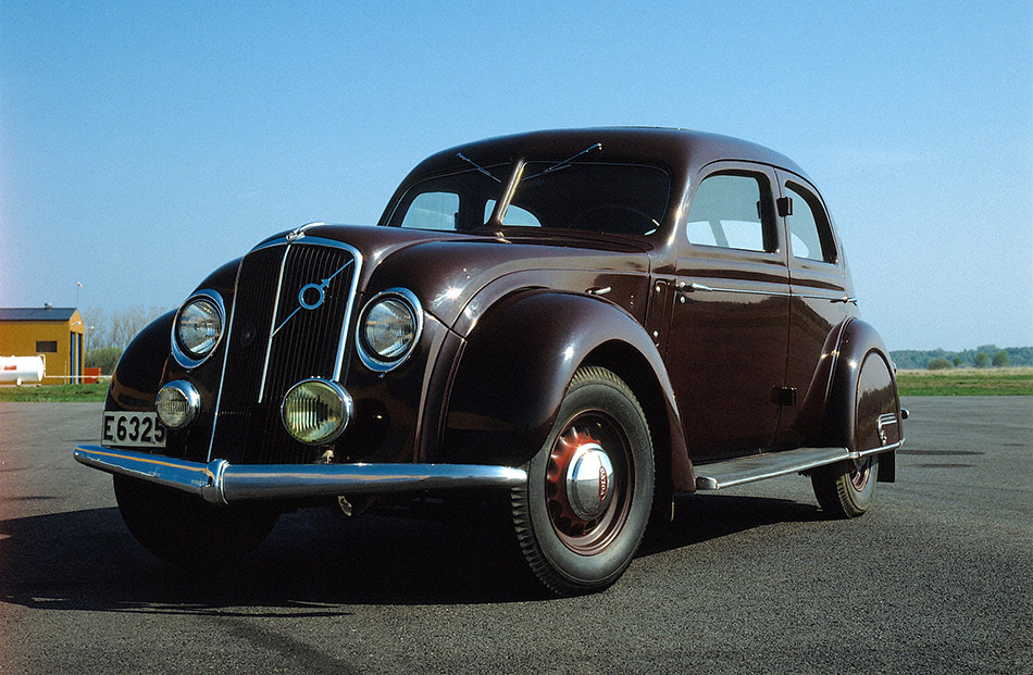 1935 Volvo PV36 Carioca Front Angle