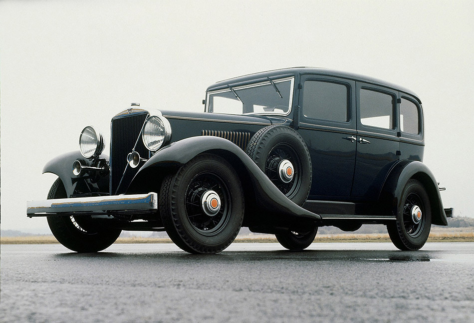 1933 Volvo PV653-9 Front Angle