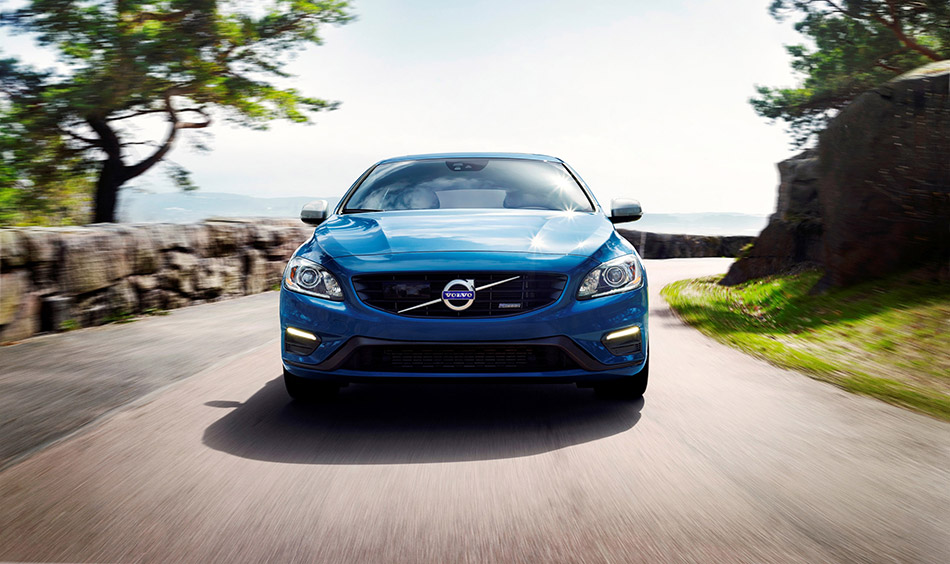 2015 Volvo V60 Plug-in Hybrid R-Design Front Angle