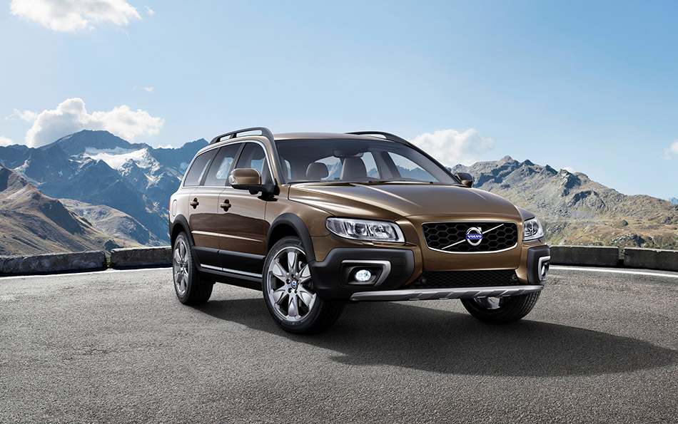 2015 Volvo XC70 Front Angle