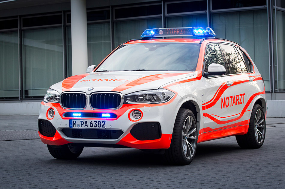 2014 BMW X5 xDrive30d Paramedic Front Angle