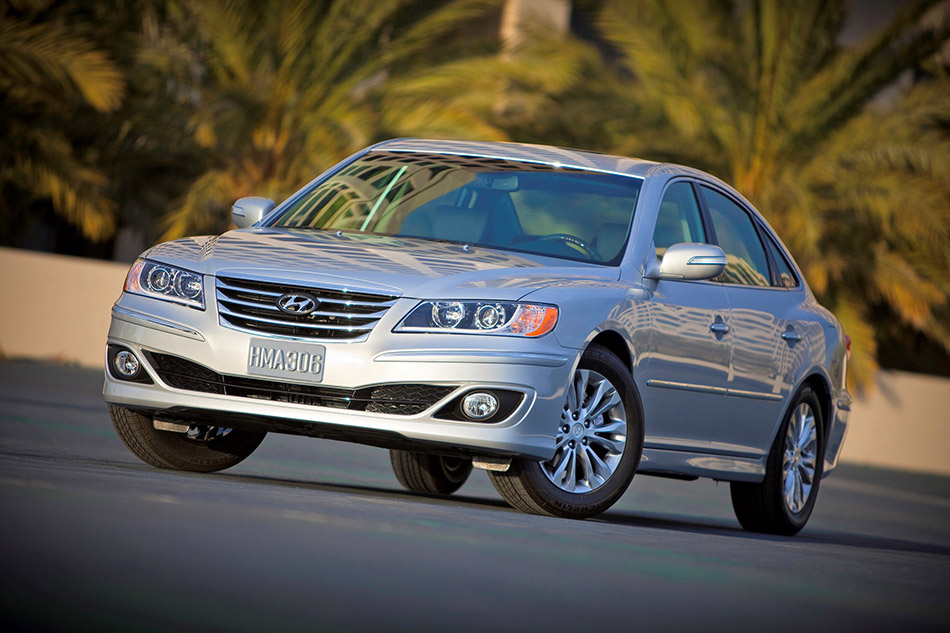 2011 Hyundai Azera Front Angle