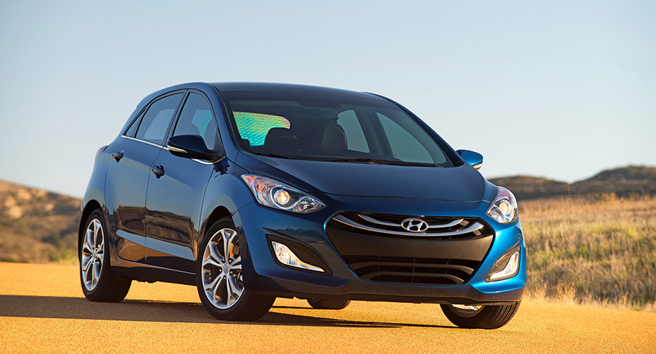 2014 Hyundai Elantra GT Front Angle