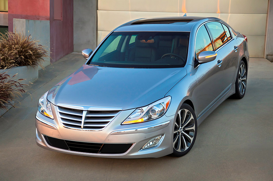 2012 Hyundai Genesis Front Angle